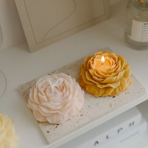 GOLDEN FLAMES PEONY CANDLES