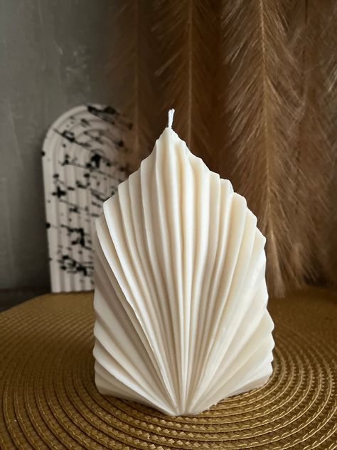 GOLDEN FLAMES PALM LEAF CANDLE